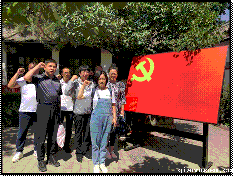 党旗前.jpg